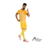 پیراهن و شورت ورزشی طرح جاکو زرد